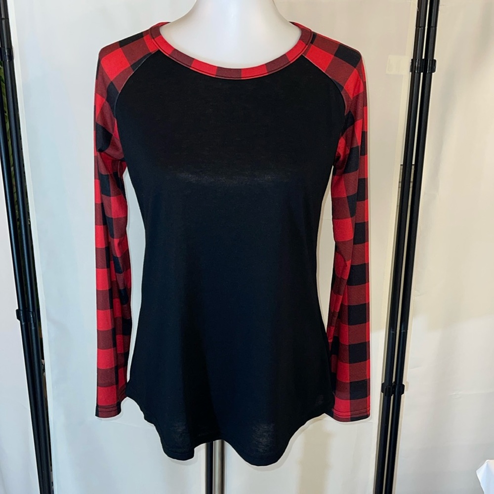 LOVE.DEAR Soft Long Sleeved Pullover
Top Size Medium NWOT